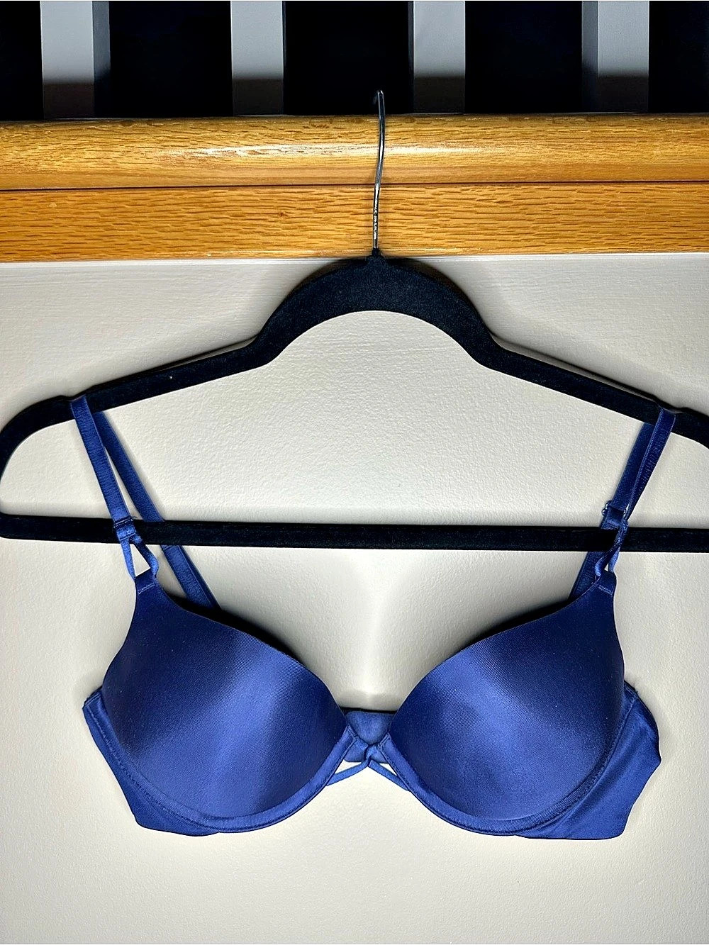 Victoria's Secret Miraculous Plunge Bra Blue 34B